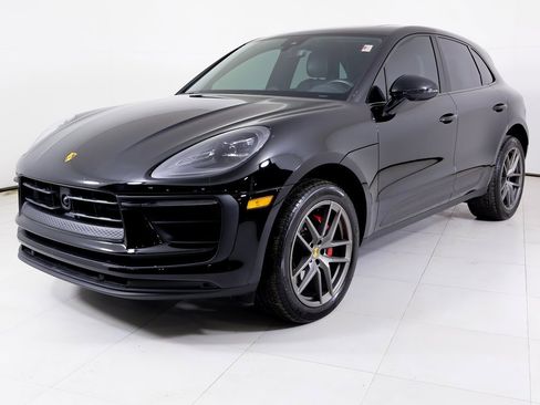 Certified 2023 Porsche Macan S image 1