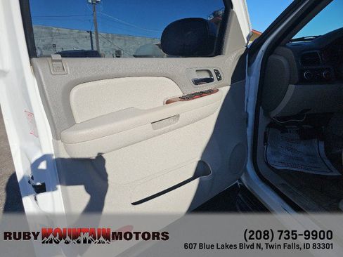 Used 2007 Chevrolet Suburban LT w/ LT Preferred Equipment Group image 10