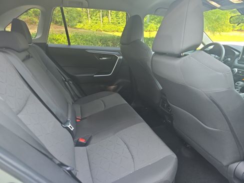 Used 2023 Toyota RAV4 XLE AWD/4WD image 11