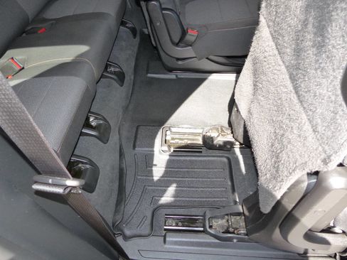 Used 2020 Chevrolet Traverse LT AWD/4WD image 40