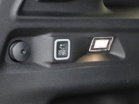 New 2025 Jeep Grand Cherokee L Laredo image 8