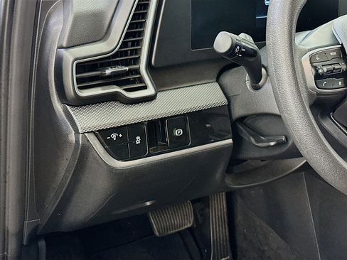 Used 2024 Kia Sportage LX image 17