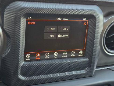 Used 2021 Jeep Gladiator Sport image 40