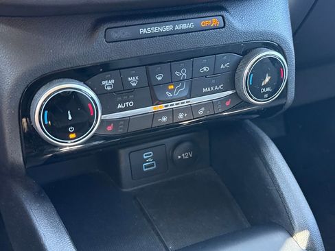 Certified 2022 Ford Escape SE w/ SE Sport Appearance Package image 20