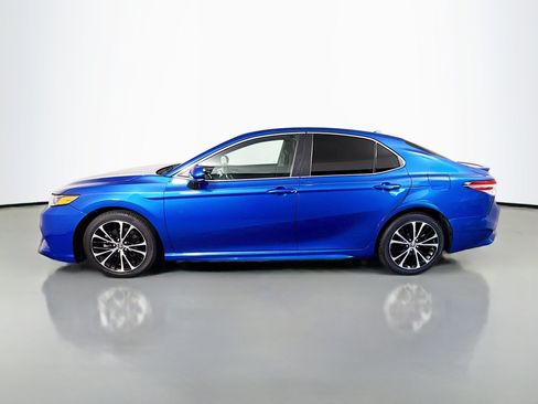 Used 2020 Toyota Camry SE FWD image 6