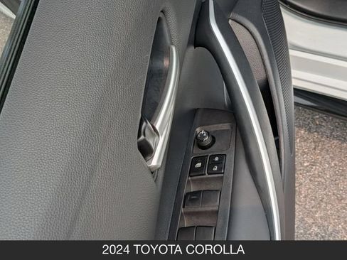 Used 2024 Toyota Corolla SE FWD image 12