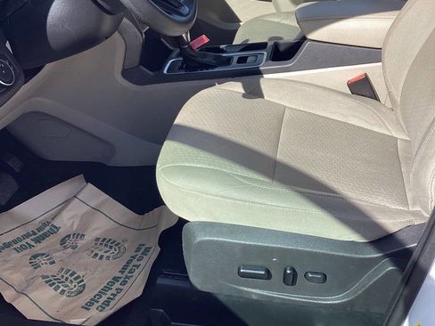 Used 2019 Ford Escape SE FWD image 24