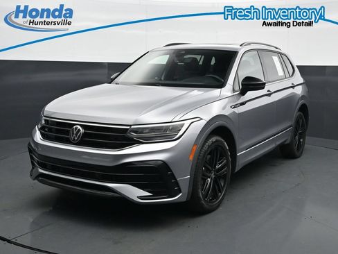 Used 2022 Volkswagen Tiguan SE R-Line FWD image 3