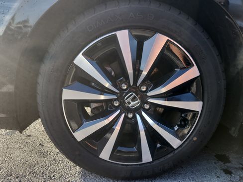 Used 2024 Honda Civic EX-L image 8