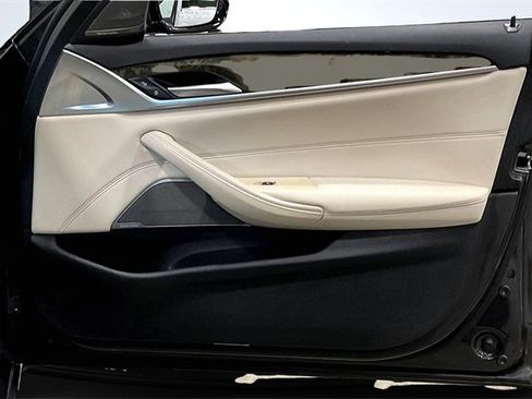 Used 2021 BMW 530i xDrive w/ Premium Package image 24