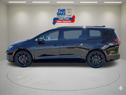 New 2026 Chrysler Pacifica Select image 9
