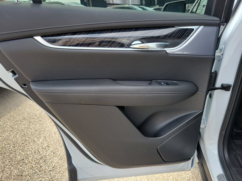 Used 2025 Cadillac XT6 Premium Luxury w/ Technology Package AWD/4WD image 15