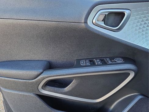 Used 2024 Kia Soul LX w/ Option Group 015 image 19