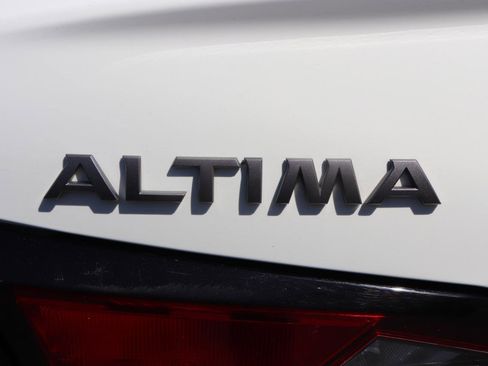 Used 2024 Nissan Altima 2.5 SR FWD image 51