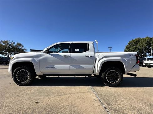 New 2025 Toyota Tacoma TRD Sport image 2
