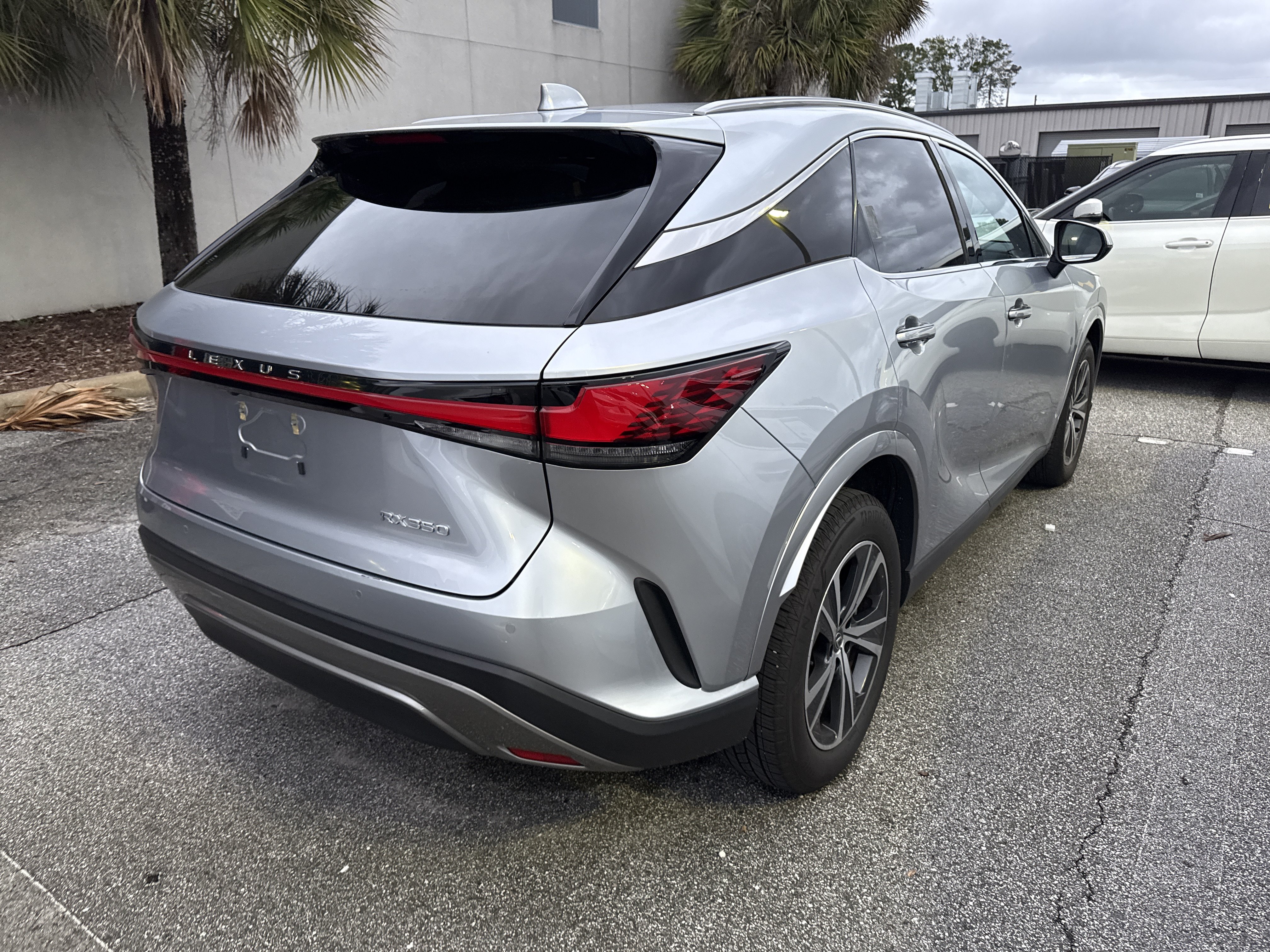 Used 2024 Lexus RX 350 Premium w/ Accessory Package (Z1) FWD image 4