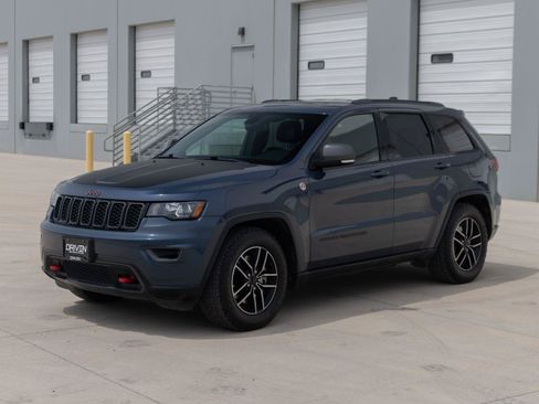 Used 2021 Jeep Grand Cherokee Trailhawk AWD/4WD image 5