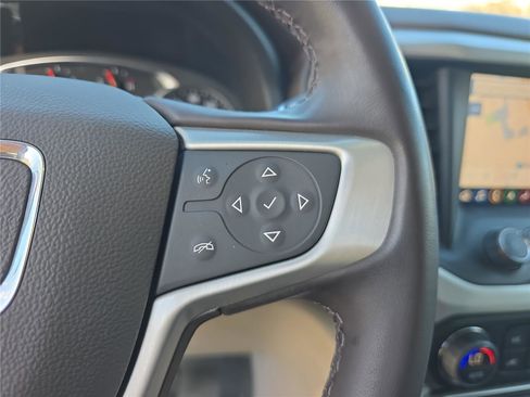 Used 2023 GMC Acadia SLT image 25