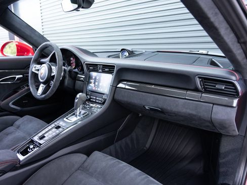 Certified 2019 Porsche 911 Carrera GTS RWD image 33