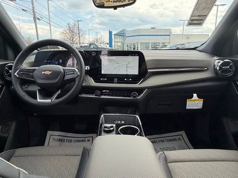 New 2026 Chevrolet Equinox LT w/ Convenience Package II AWD/4WD image 3