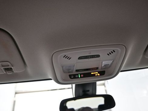 Used 2020 Chevrolet Traverse LT w/ Driver Confidence II Package image 12