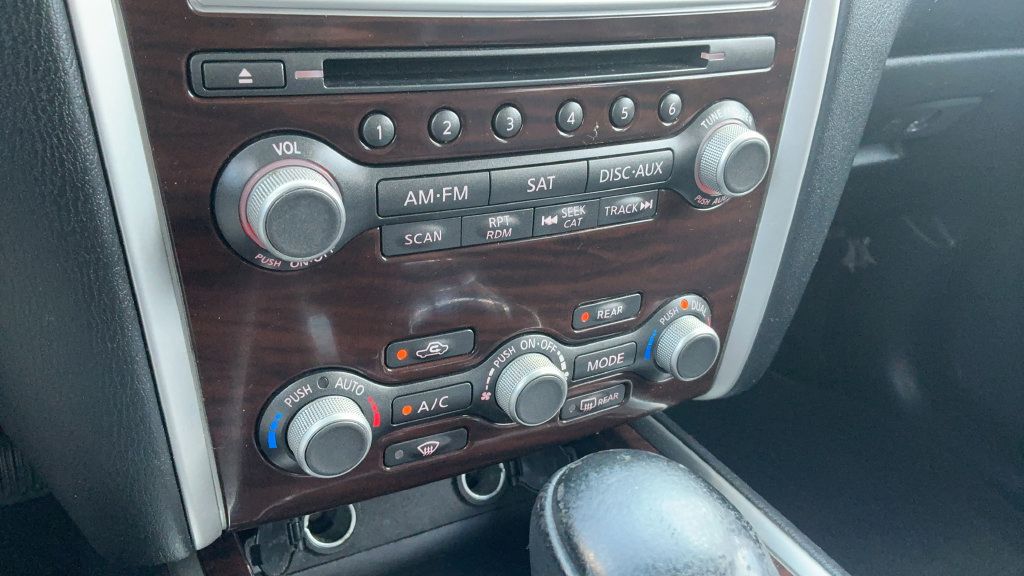 Used 2015 Nissan Pathfinder Platinum FWD image 15