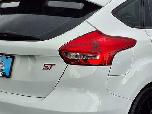 Used 2017 Ford Focus ST w/ Equipment Group 402A FWD image 29
