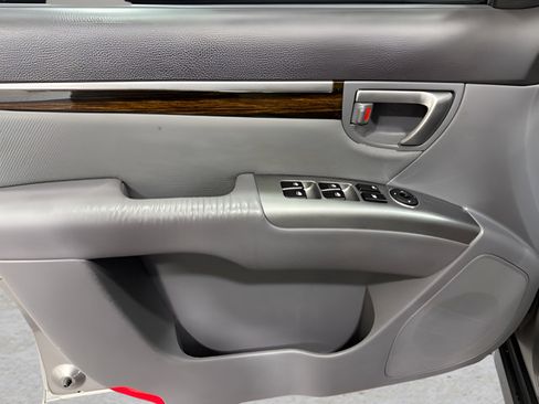 Used 2011 Hyundai Santa Fe GLS FWD image 9