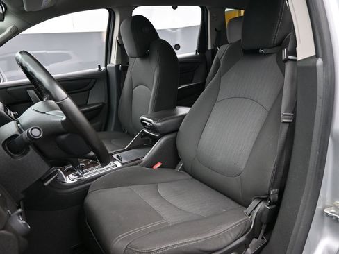 Used 2017 Chevrolet Traverse LT image 25