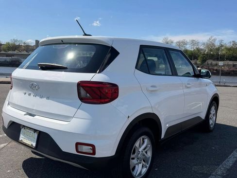Used 2024 Hyundai Venue SE FWD image 10