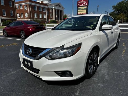 Used 2016 Nissan Altima 2.5 SL w/ 2.5 Technology w/LED Package FWD image 3