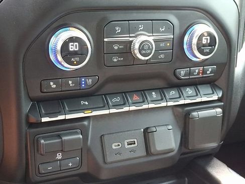 Used 2023 GMC Sierra 2500 AT4 w/ AT4 Preferred Package AWD/4WD image 16
