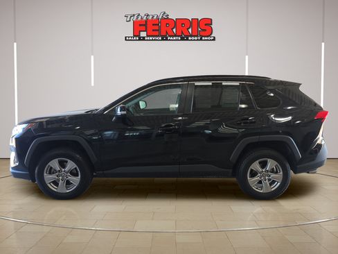 Used 2022 Toyota RAV4 XLE AWD/4WD image 2