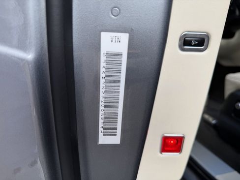 Used 2019 Bentley Bentayga image 54