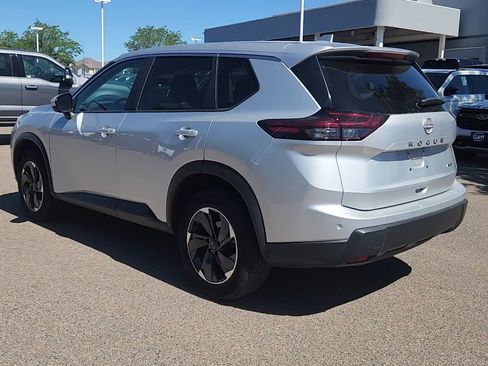 Used 2025 Nissan Rogue SV AWD/4WD image 3