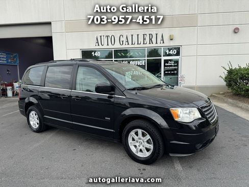 Used 2008 Chrysler Town & Country Touring FWD image 1