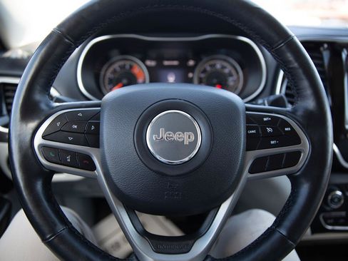 Used 2019 Jeep Cherokee Limited AWD/4WD image 11