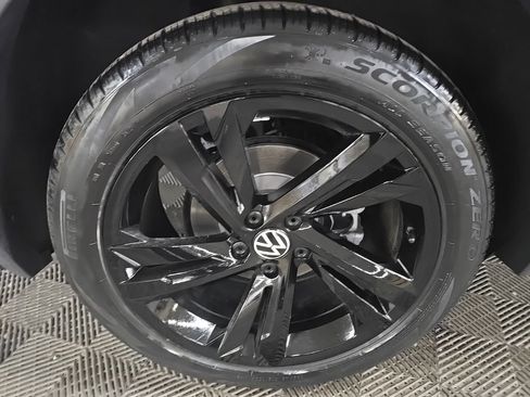 Used 2023 Volkswagen Tiguan SE R-Line AWD/4WD image 14