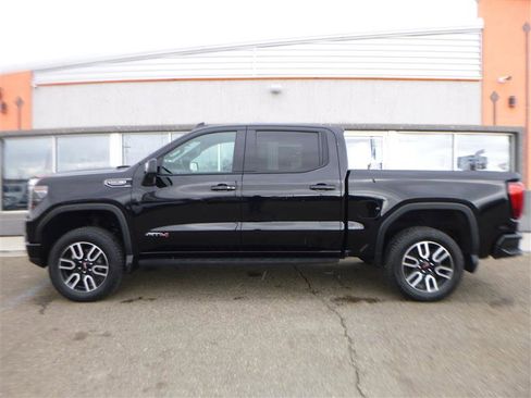 Used 2024 GMC Sierra 1500 AT4 w/ Technology Package AWD/4WD image 2