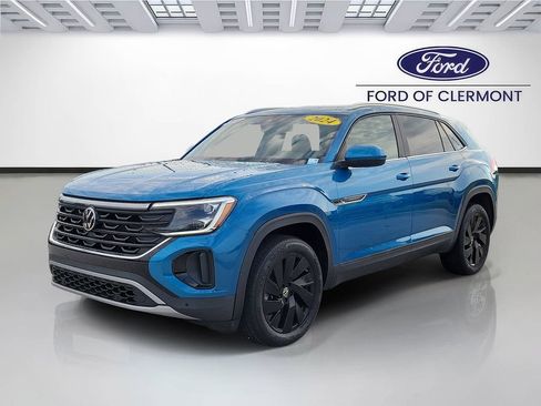 Used 2024 Volkswagen Atlas Cross Sport SE FWD image 2