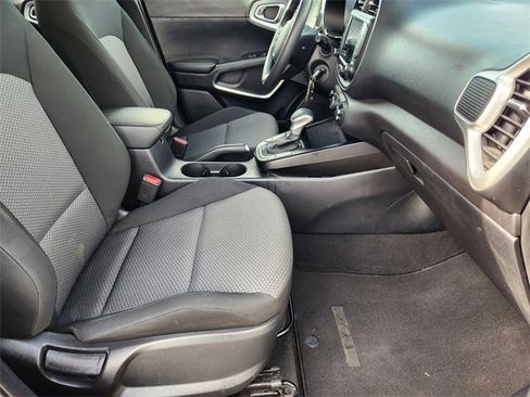 Used 2023 Kia Soul LX image 15