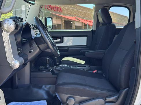 Used 2014 Toyota FJ Cruiser 4WD w/ Upgrade Package image 27