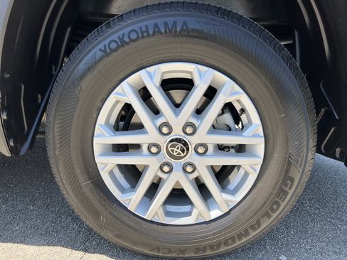 Used 2022 Toyota Tundra SR5 AWD/4WD image 33