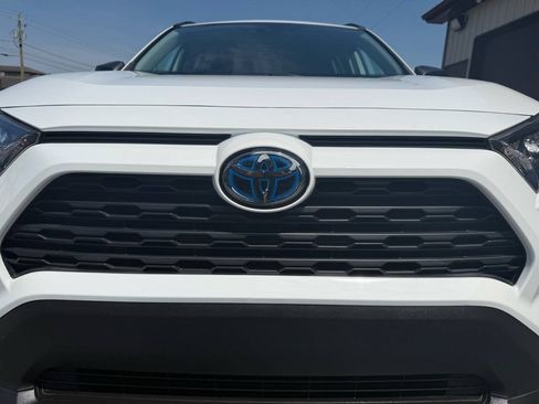 Used 2021 Toyota RAV4 LE AWD/4WD image 37