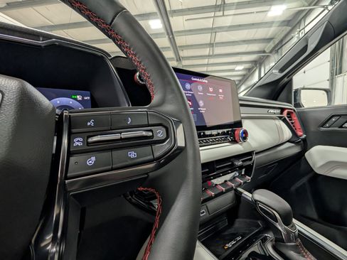 Used 2026 GMC Canyon AT4X image 32