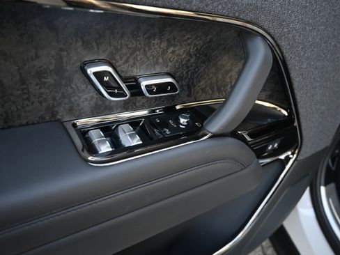 Used 2025 Land Rover Range Rover Sport Dynamic SE image 17