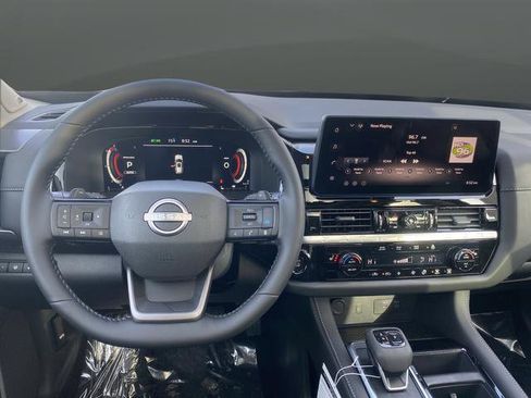 New 2026 Nissan Pathfinder SL image 5