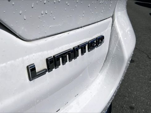 Used 2023 Jeep Grand Cherokee Limited AWD/4WD image 16