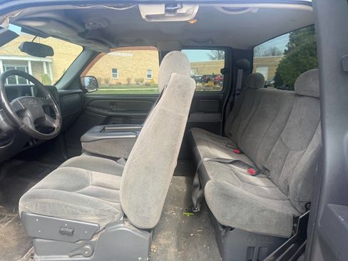 Used 2005 Chevrolet Silverado 1500 LS w/ Light Duty Power Package image 9