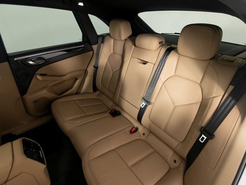 Certified 2026 Porsche Macan AWD/4WD image 35